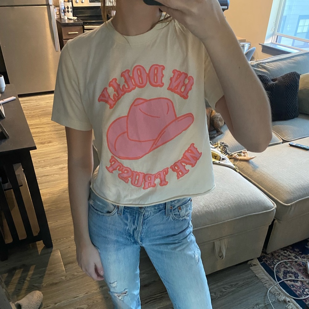 Dolly graphic tee